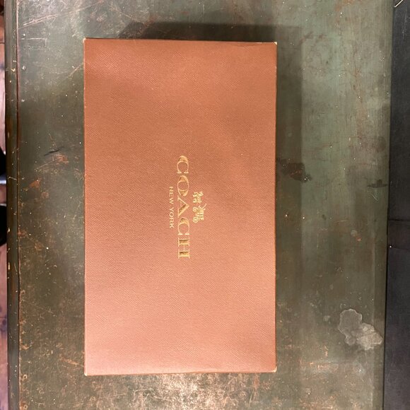 Coach Cream Crossbody Bag with Gold Chain - Picture 9 of 10